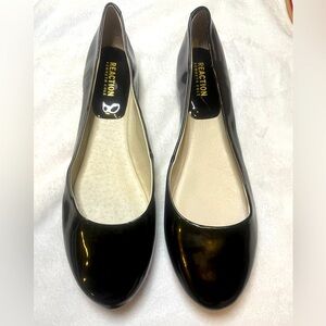 Reaction Kenneth Cole Black round toe patent leather flat size 11